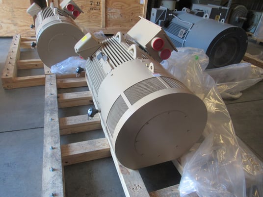 250 HP 1190 RPM General Electric, Frame 509LL, TEFC, BB, new, 2300/4000 Volts (2 available) - Image 1