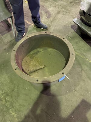 26" x 46" Modern, geared treatment ladle - Image 4