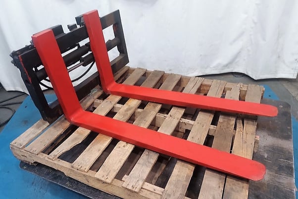 Forklift forks with positioning carriage, 40" L x 4" W x 1-1/4"T forks, 32-1/2"W carriage - Image 3
