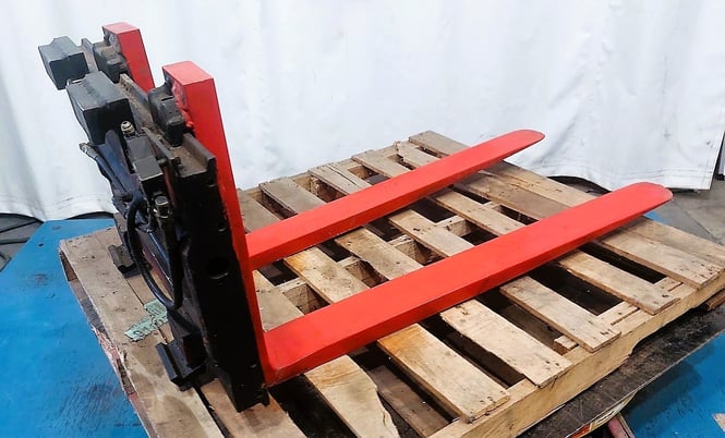 Forklift forks with positioning carriage, 40" L x 4" W x 1-1/4"T forks, 32-1/2"W carriage - Image 4