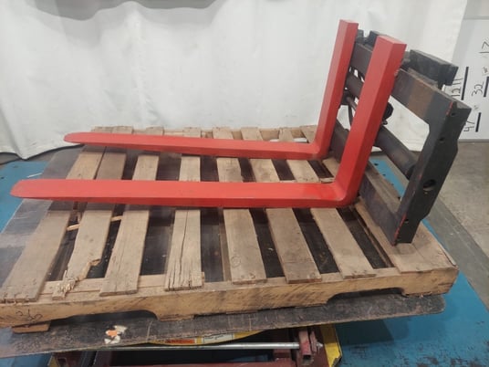 Forklift forks with positioning carriage, 40" L x 4" W x 1-1/4"T forks, 32-1/2"W carriage - Image 5