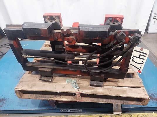 Forklift forks with positioning carriage, 40" L x 4" W x 1-1/4"T forks, 32-1/2"W carriage - Image 7