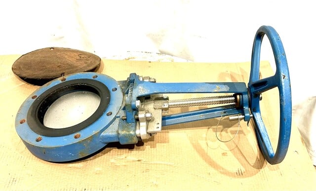 8" Dezurik, manual knife gate valve, Stainless gate, carbon steel body, unused - Image 4