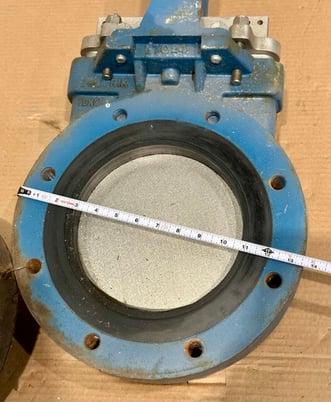 8" Dezurik, manual knife gate valve, Stainless gate, carbon steel body, unused - Image 9