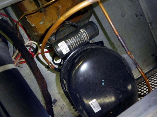 48.9 Cu.ft. Hobart Q2 2-section Medium Temperature Refrigerator - Image 4