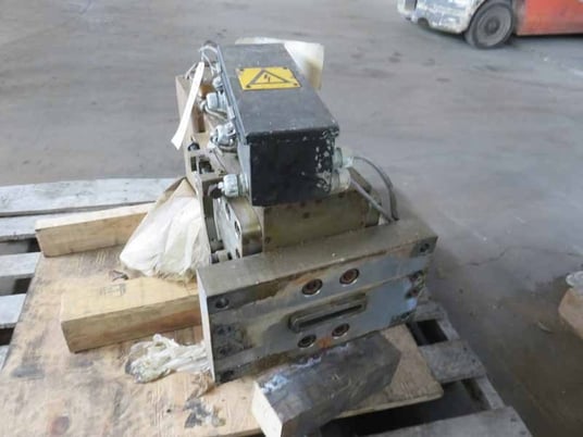56" Cloeren #EBR-III, Cast Film Die Body, 1.25" x 4.75" Feed Entry, 31 kW - Image 2