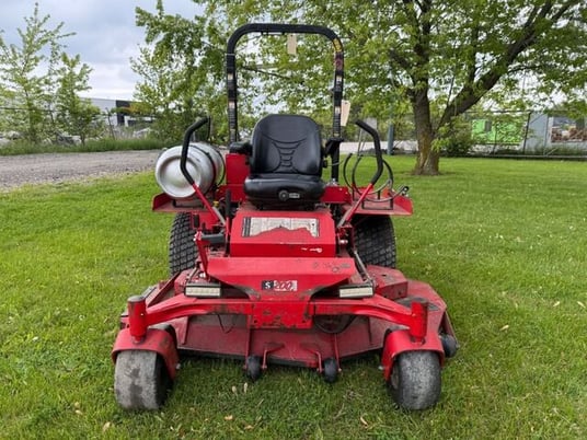 Snapper Pro #S200XTP, propane zero turn lawn mower, needs battery - Image 2