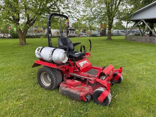 Snapper Pro #S200XTP, propane zero turn lawn mower, needs battery - Image 3