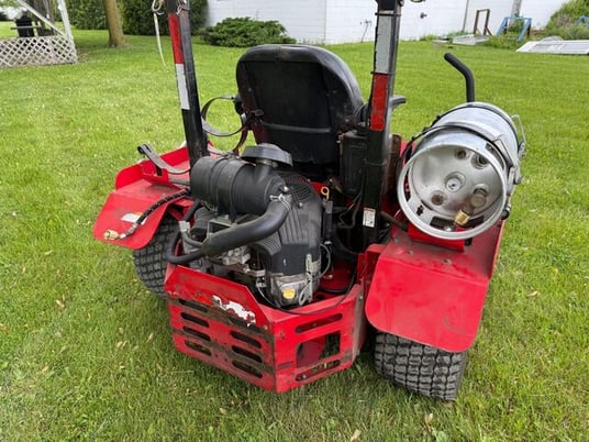 Snapper Pro #S200XTP, propane zero turn lawn mower, needs battery