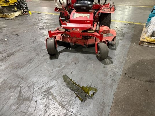 Snapper Pro #S200XTP, propane zero turn lawn mower, needs battery - Image 8