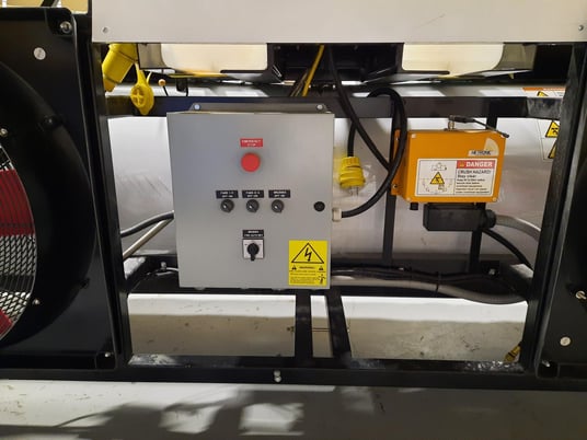 IPC, Eagle, 4 meter high window cleaning robot, 160" self climbing high rise window cleanikng system, 13' - Image 3