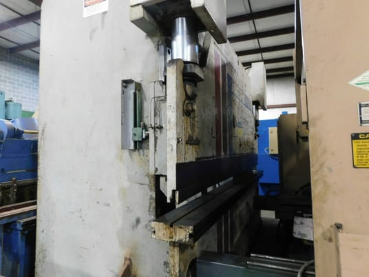 225 Ton, Pacific #J225-12, press brake, 12' overall, die holder, 1998 - Image 4