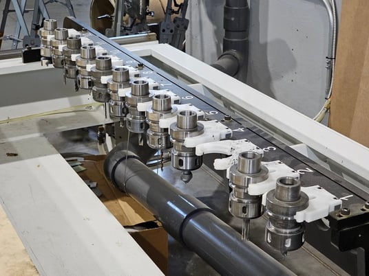 Onsrud #5100M12, Fanuc 0i, 10 HP HSD spindle ES929, 82-5/8" x 200-7/8"table, 2018 - Image 4