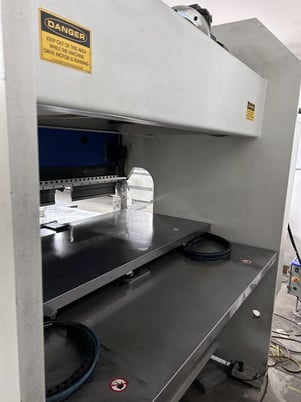 61 Ton, Trumpf #TrumaBend-CO6, hydraulic press brake, 7.87"stroke, 2003 - Image 2