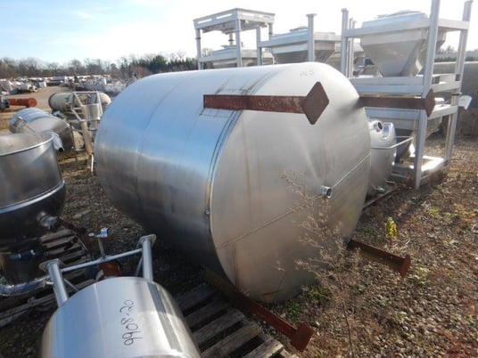 1050 gallon Perry Products, Stainless Steel Tank, Vertical, 65" diameter x 74" Straight Side, Flat Top, Cone - Image 1