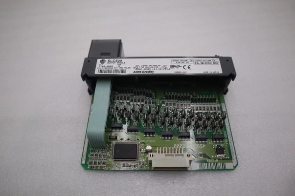 Allen-Bradley bradley 1746-ob32 ser d slc500 output module stock l-685c - Image 1