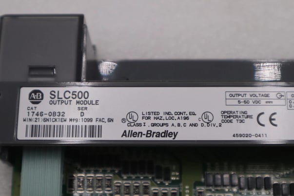 Allen-Bradley bradley 1746-ob32 ser d slc500 output module stock l-685c - Image 2