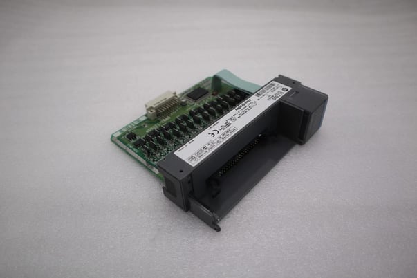 Allen-Bradley bradley 1746-ob32 ser d slc500 output module stock l-685c - Image 4