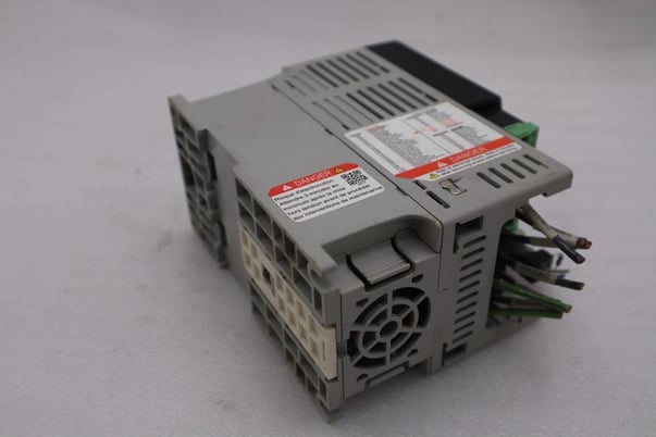 Allen-Bradley Bradley 22A-D2P3N104/A PowerFlex 4 AC Drive 480V 3Ph 1HP 2.3A STOCK H89A - Image 4