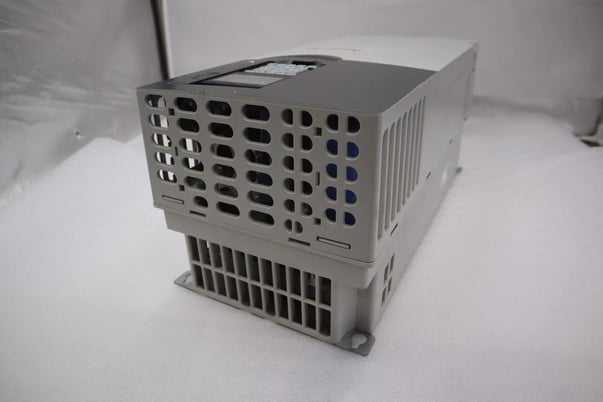 Allen-Bradley Bradley PowerFlex 755 DRIVE 20G11ND052JA0NNNNN 40 HP 480V NEW STOCK 5668 889508555416 - Image 2