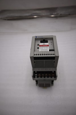 Allen-Bradley bradley 160-ba03nps1 ac 1hp 380-460v-ac 0-240hz drive never used #h383a - Image 1
