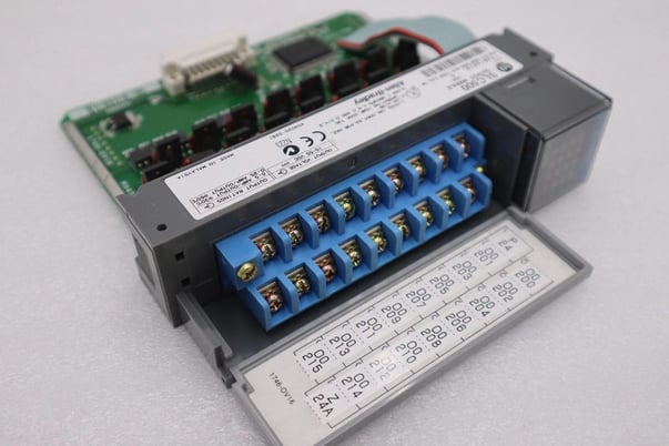 Allen-Bradley Bradley 1746-OV16 /C SLC 500 16-Point Digital Output Module STOCK K-679-C - Image 3