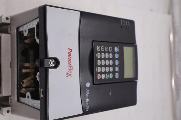 20ad8p0a3aynanc0 Allen-Bradley bradley powerflex 70 5hp ac drive 480 volt stock 3302 - Image 5