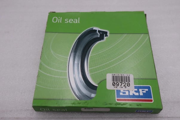 NEW IN BOX 41185 - CR Seals STOCK 5667A - Image 1