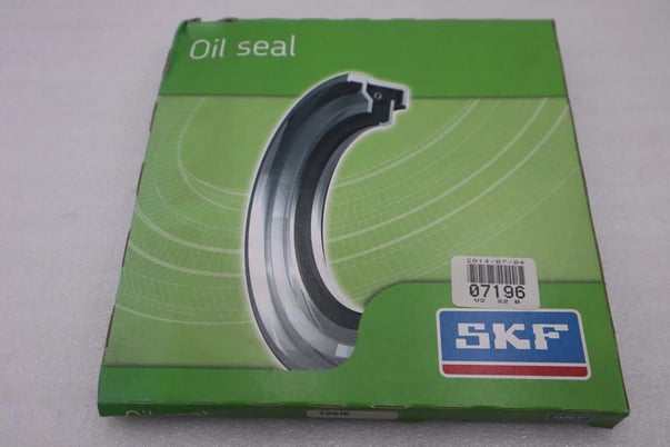 NEW IN BOX 72515 - CR Seals STOCK 5671A - Image 1