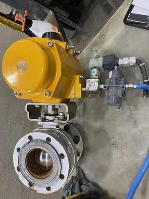 Emerson fieldq type oso6oo-004stacw actuator with 4" ball valve - Image 1