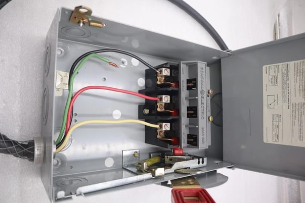 NEW General Electric THN3361R NON-FUSIBLE DISCONNECT SWITCH SINGLE CONFIGURATION STOCK 5107 - Image 4