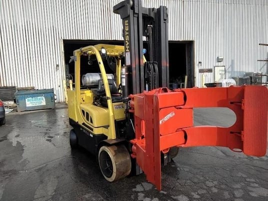 12,000 POUND YALE GLC120VXPRS FORKLIFT TRUCK WITH 60" CASCADE ROLL CLAMP - Image 2