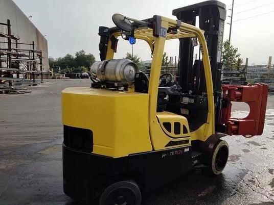 12,000 POUND YALE GLC120VXPRS FORKLIFT TRUCK WITH 60" CASCADE ROLL CLAMP - Image 3