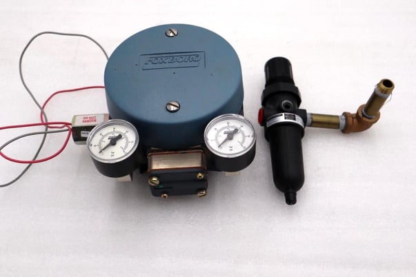 FOXBORO E69FB13RS AIR CONVERTER / PRESSURE REGULATOR B182C8N2LB STOCK #1703 - Image 1