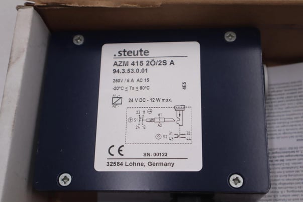 NEW AZM 415 415 2/2S A Steute Sicherheitsschalter STOCK 2311-C - Image 1