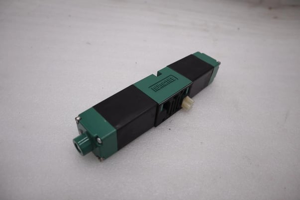 NUMATICS 081SS400M000061 PNEUMATIC SOLENOID VALVE 26A 150PSI STOCK H1511 - Image 3