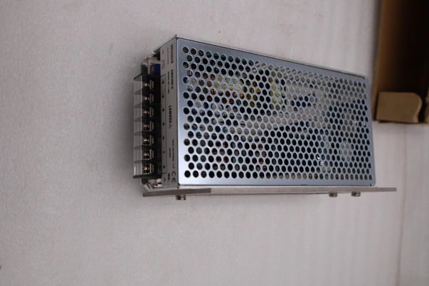 New lambda sws150-5 power supply 100-240vac 2.1a input 5vdc 30amp stock h952 - Image 5