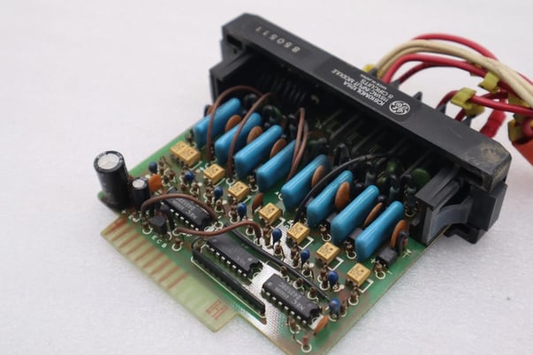 General Electric Fanuc IC610MDL125A Input 115 VAC 8 Point Module STOCK L-575C - Image 3