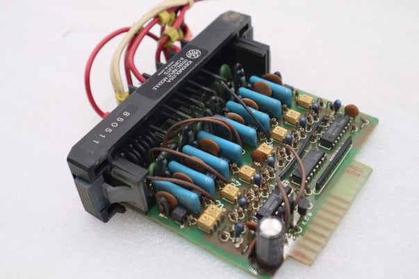 General Electric Fanuc IC610MDL125A Input 115 VAC 8 Point Module STOCK L-575C - Image 4