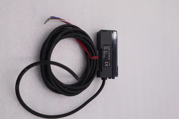 New Keyence LV-51MP LV51MP Digital Laser Sensor STOCK L-514-C - Image 3