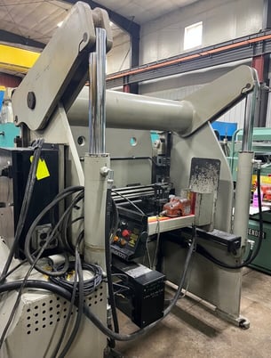 60 Ton, Accurpress #7606, CNC hydraulic press brake, 6' overall, 54.5" between housing, 8" stroke, 8" throat - Image 4