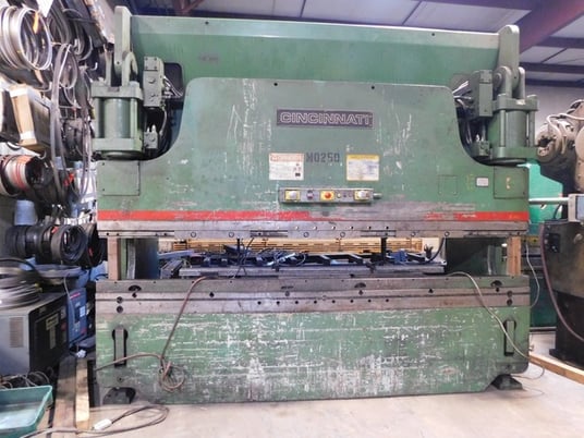 230 Ton, Cincinnati #230CBIIx10, hydraulic press brake, Automec CNC 9x9 back gauge, 12' overall, 126" between - Image 1