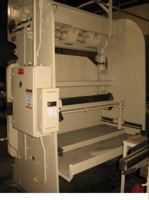 35 Ton, DiAcro #1472, press brake, 6' overall, front operated manual back gauge - Image 2