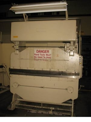 35 Ton, DiAcro #1472, press brake, 6' overall, front operated manual back gauge - Image 3