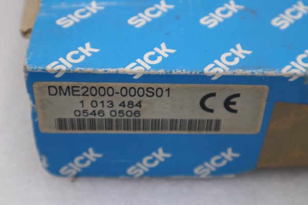 New in box sick dme2000-000s01 1013484 distance measuring device stock h824 - Image 3