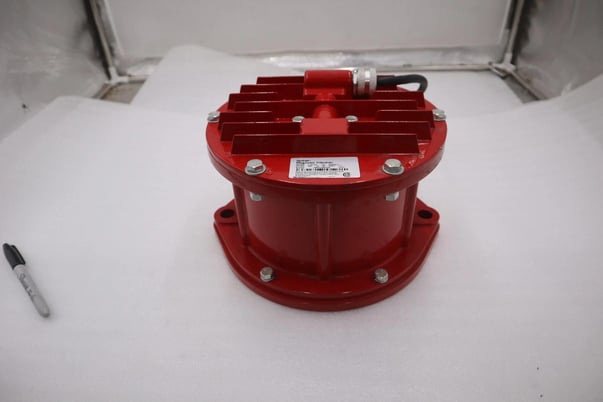 FMC Technologies Syntron Magnetic Vibrator V-50-D1 115V NEW IN BOX STOCK S663 - Image 4