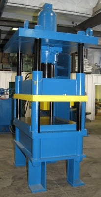 60 Ton, 48" x36", down-act, 33" daylight, 18" stroke, 10" bore w/9" dia rod, 4-post, fully guided, #2243 (3 - Image 2