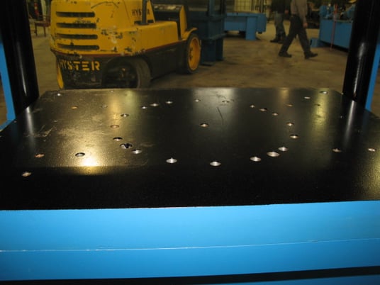 60 Ton, 48" x36", down-act, 33" daylight, 18" stroke, 10" bore w/9" dia rod, 4-post, fully guided, #2243 (3 - Image 4