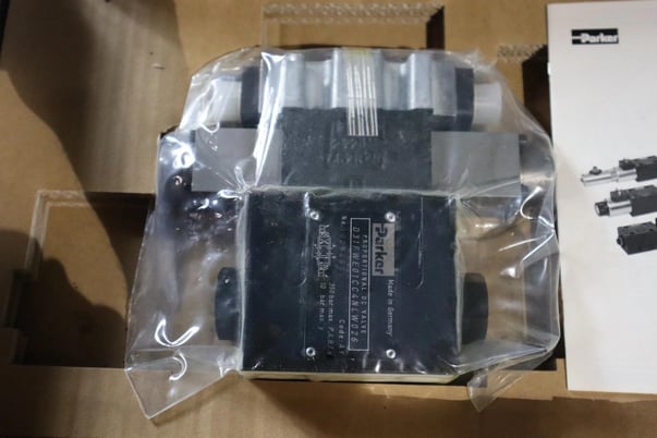 NEW PARKER d31fwe01cc4nlw026 VALVE stock 1797 - Image 1