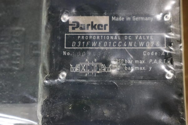 NEW PARKER d31fwe01cc4nlw026 VALVE stock 1797 - Image 2